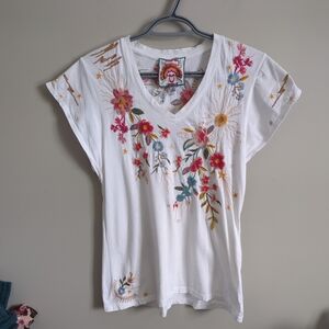 Johnny Was Lissa Flutter Sleeve T-Shirt White Floral/Celestial‎ Embroidery Sz XS
